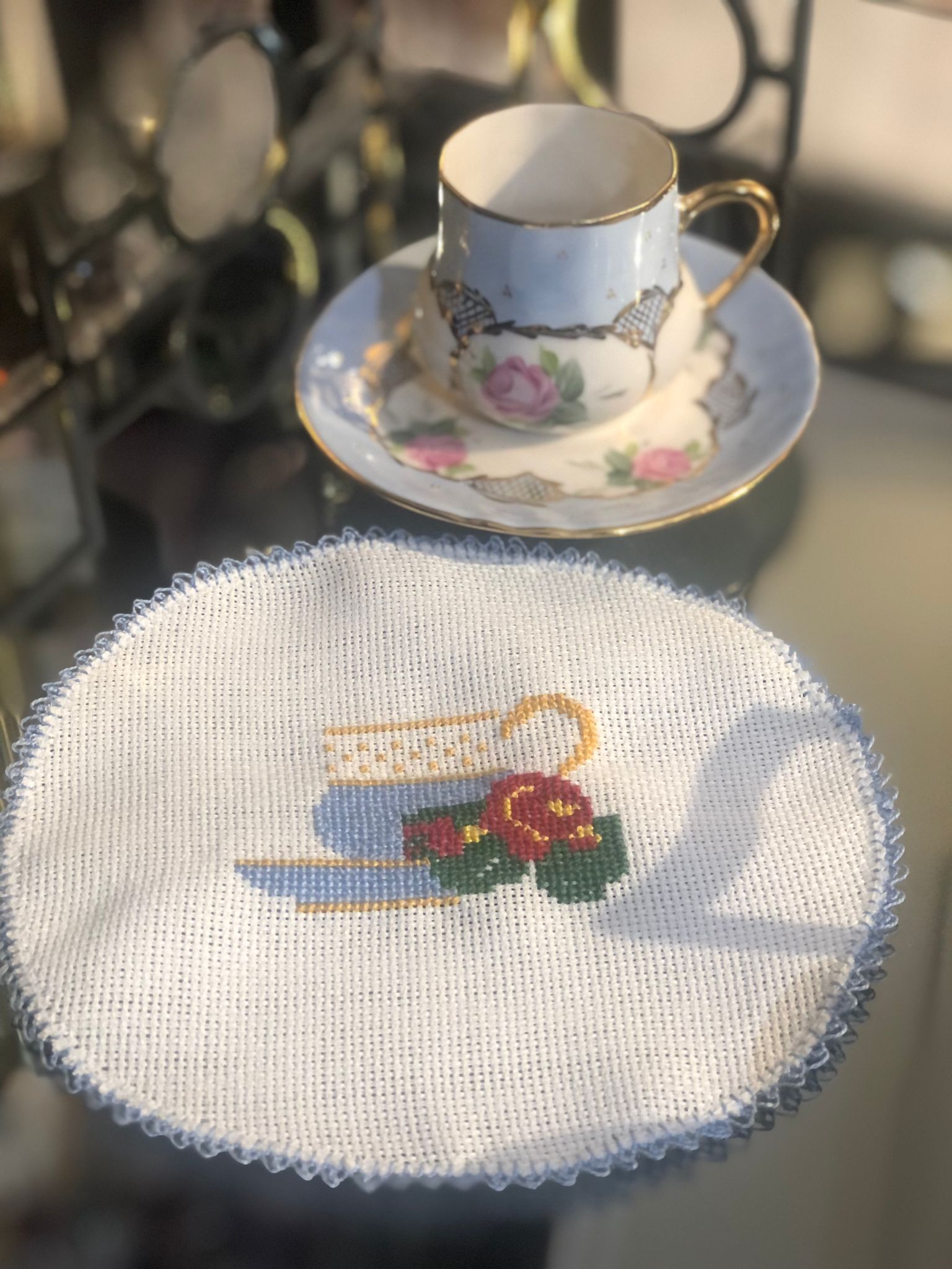 Mavi Fincan Desenli Yuvarlak Kokteyl Peçete