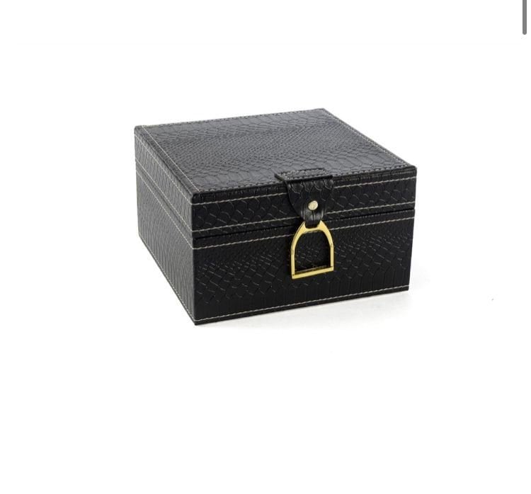 Siyah Gold Kulplu Deri Kutu 18x18x11cm